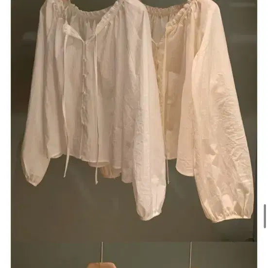 [BUNJANG] Wellow Shirring Lace Blouse / 웰로우 셔링 레이스 블라우스