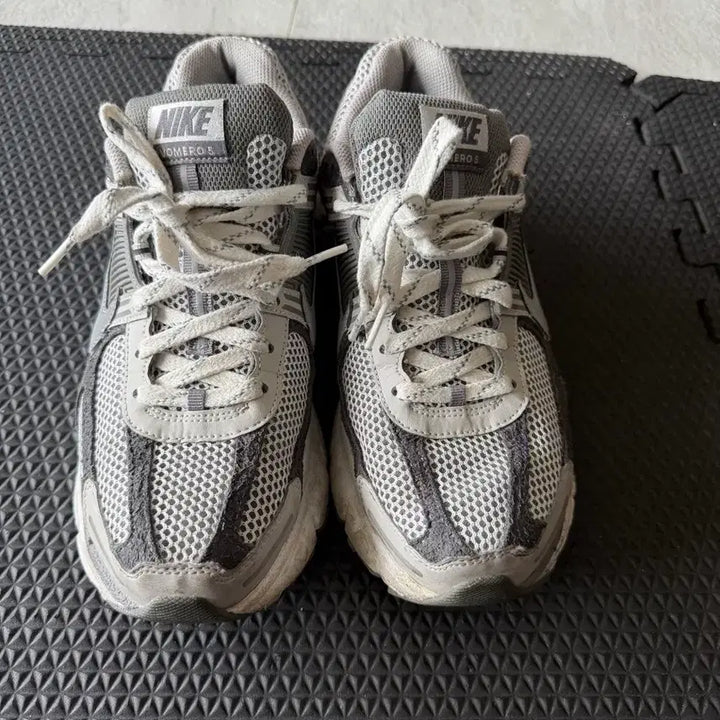 [BUNJANG] Nike Zoom Vomero 5 Grey Sneakers (275) / 나이키 줌 Vomero 5 회색 운동화275