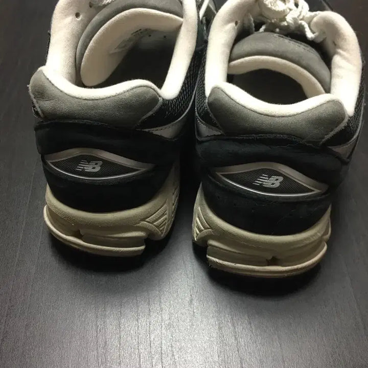 [BUNJANG] New Balance 2002R Vintage Black Sneakers (270) / 뉴발란스 2002R 빈티지블랙 270