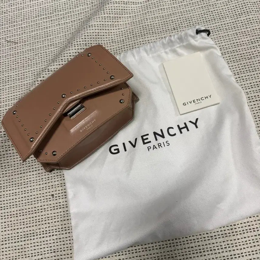 [BUNJANG] Givenchy Bow Bag Crossbody Bag / 지방시 보우백 크로스백