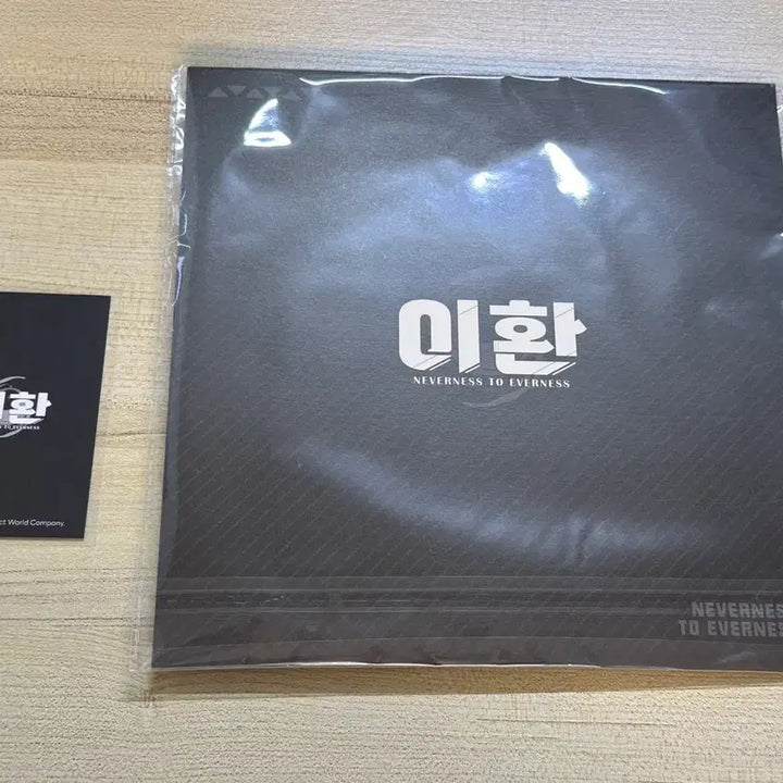 [BUNJANG] Lee Hwan Pop-up Goods Mint Photocard + Acrylic Stand Bundle Set / 미개봉) 이환 팝업 굿즈 민트 포카 + 아크릴스탠드 일괄 판매 합니다