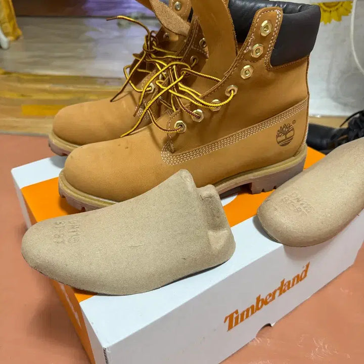 [BUNJANG] Timberland Premium 6-Inch Waterproof Boots Wheat Nubuck Wide / 팀버랜드 프리미엄 6인치 워터프루프 부츠 위트 누벅 - 와이드 265