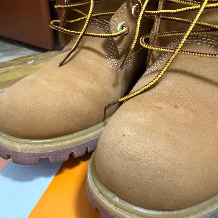 [BUNJANG] Timberland Premium 6-Inch Waterproof Boots Wheat Nubuck Wide / 팀버랜드 프리미엄 6인치 워터프루프 부츠 위트 누벅 - 와이드 265