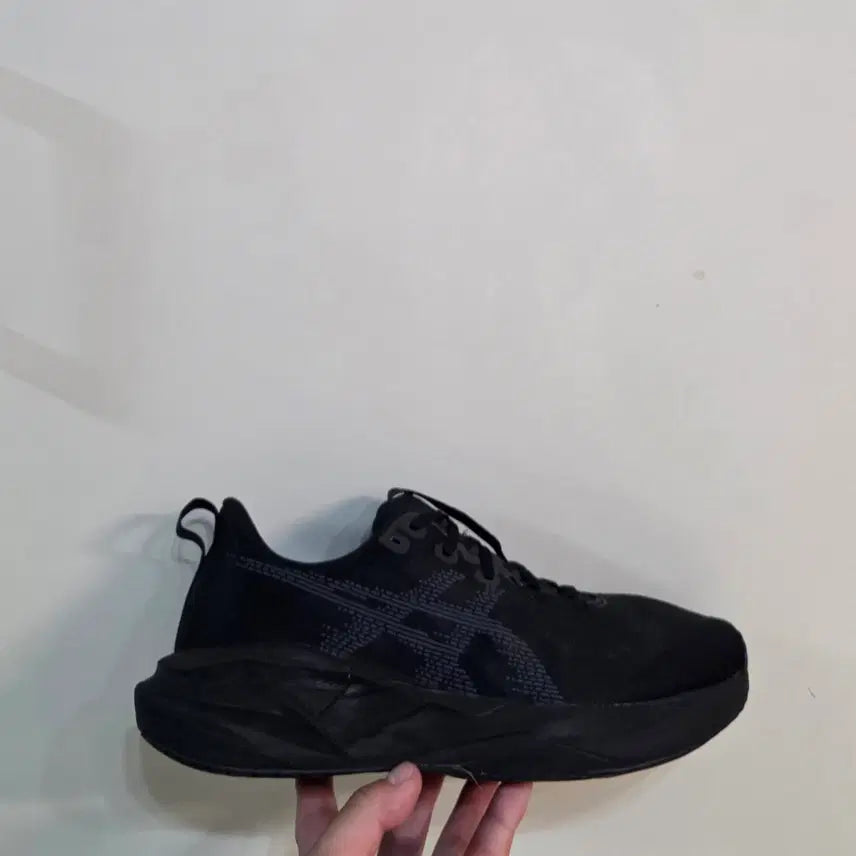 [BUNJANG] Asics NovaBlast 5 Standard Triple Black Running Shoes / [280] 아식스 노바블라스트5 스탠다드 트리플블랙