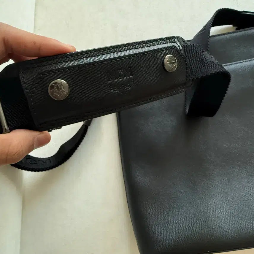 [BUNJANG] MCM Leather Shoulder Bag Crossbody Bag / MCM 가죽 숄더백 크로스백(정품)