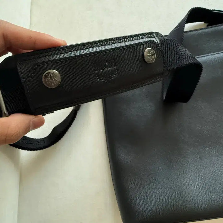 [BUNJANG] MCM Leather Shoulder Bag Crossbody Bag / MCM 가죽 숄더백 크로스백(정품)