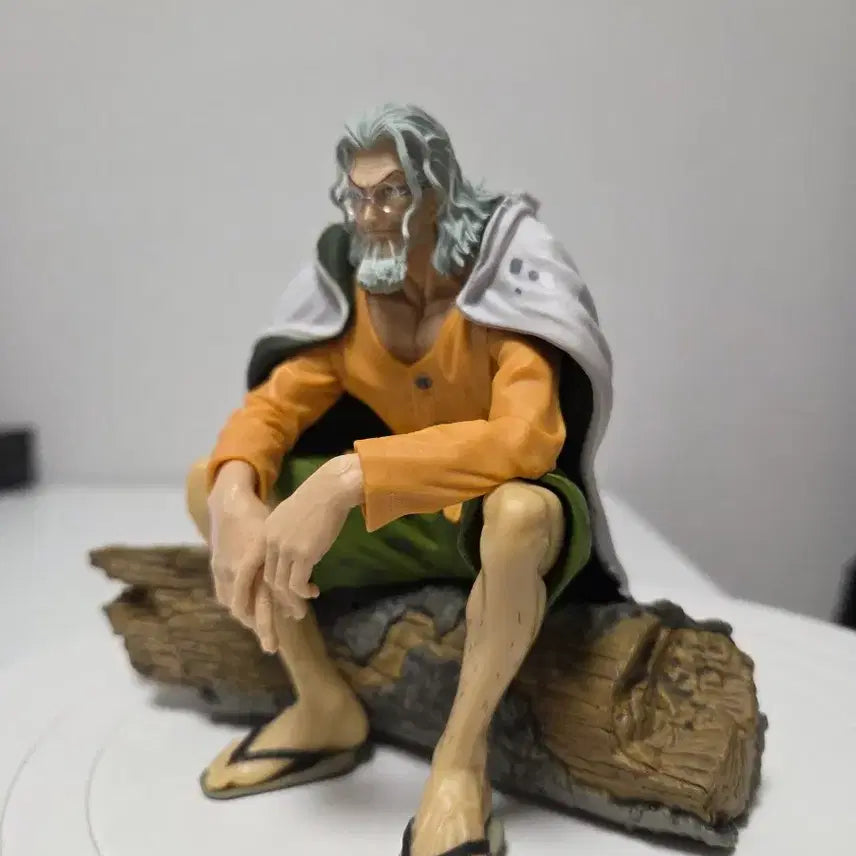 [BUNJANG] Banpresto Creator x Creator Monkey D. Rayleigh Seated Log Statue Figure / 원피스 레일리 통나무 좌상(노박스 레어)