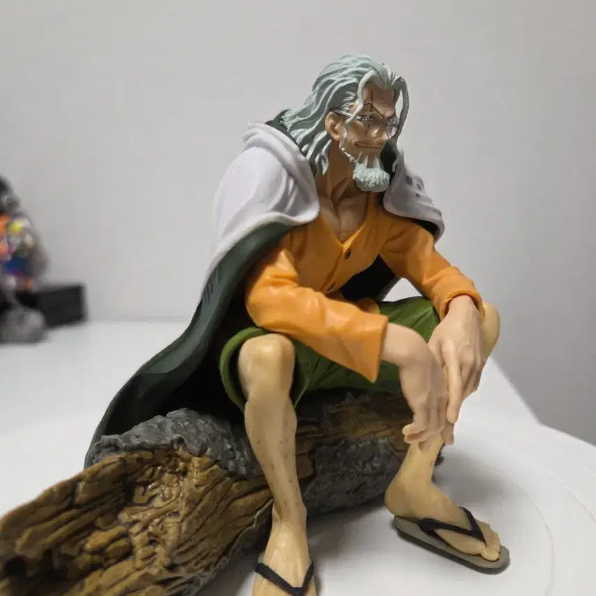 [BUNJANG] Banpresto Creator x Creator Monkey D. Rayleigh Seated Log Statue Figure / 원피스 레일리 통나무 좌상(노박스 레어)