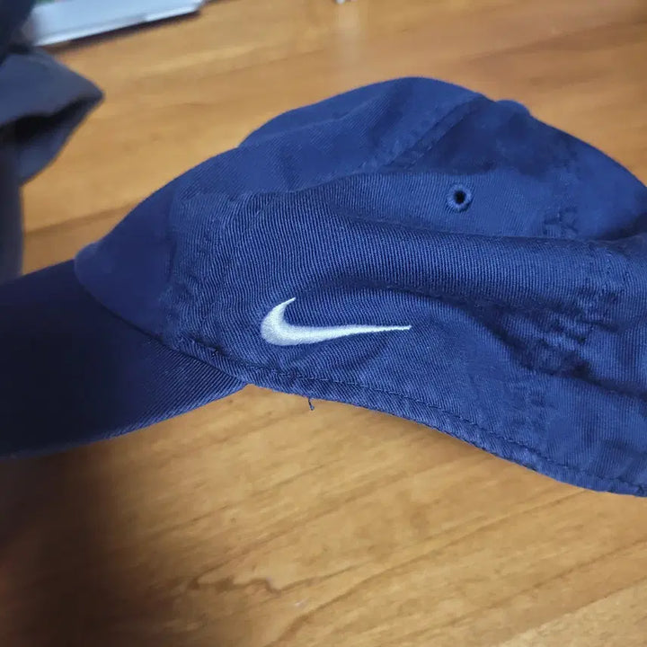 [BUNJANG] Nike Swarovski Cap / 나이키 스왈로브스키 모자(꾸티뉴 착용)