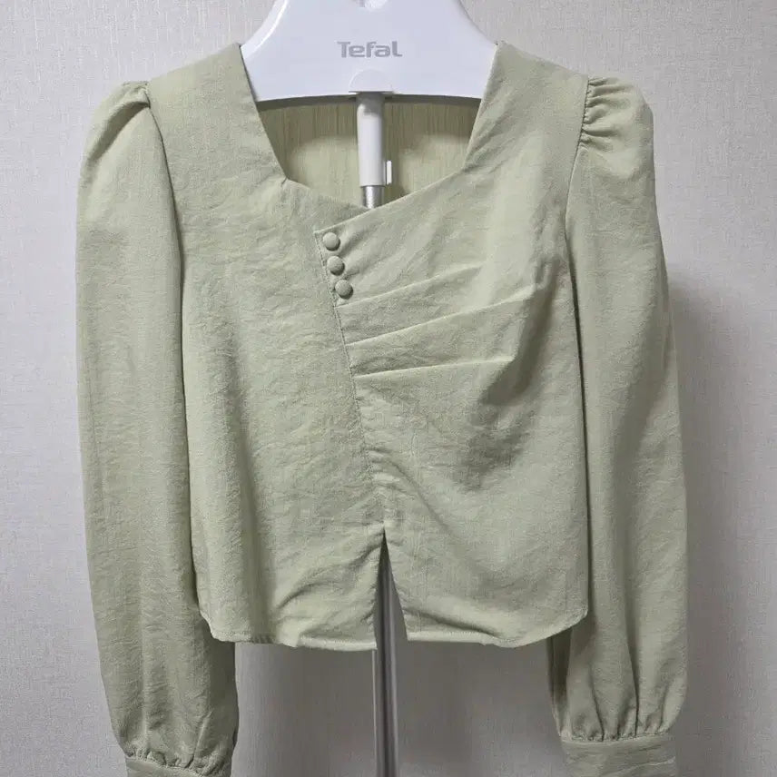 [BUNJANG] Boo and Judy Green Blouse / [부루앤쥬디]연두 블라우스