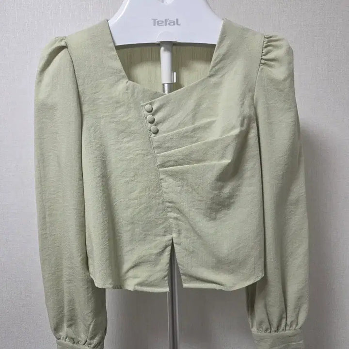 [BUNJANG] Boo and Judy Green Blouse / [부루앤쥬디]연두 블라우스