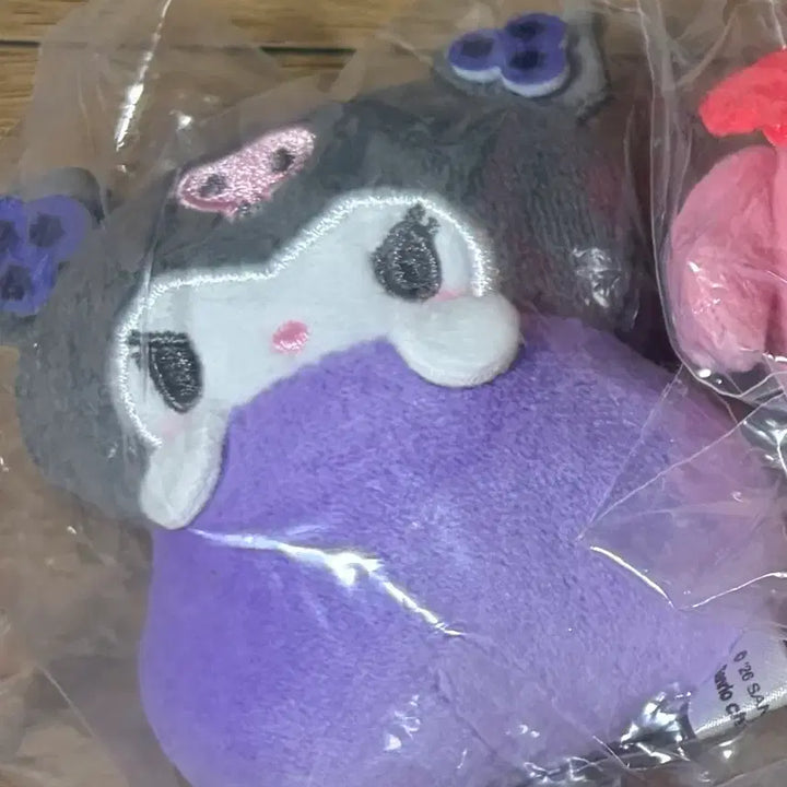 [BUNJANG] Sanrio Scented Fruit Mochi Gacha Kuromi / 산리오 향기나는 과일모찌 가챠 쿠로미