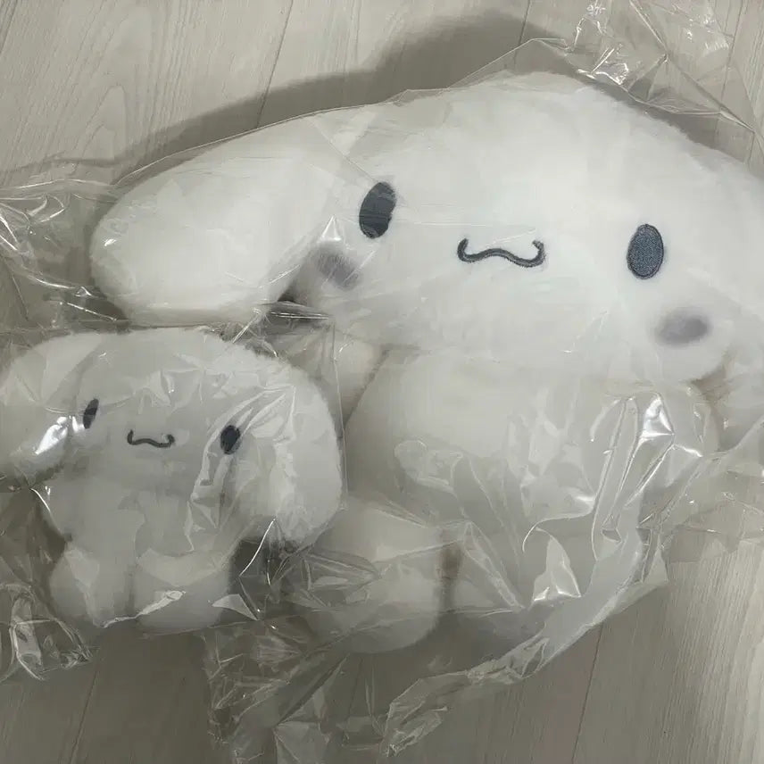 [BUNJANG] Sanrio Cinnamoroll Monotone Grey Plush Set (25cm Doll + 13cm Keyring) / (세트) 산리오 모노톤 그레이 흑백 시나모롤 25cm 13cm 인형 키링