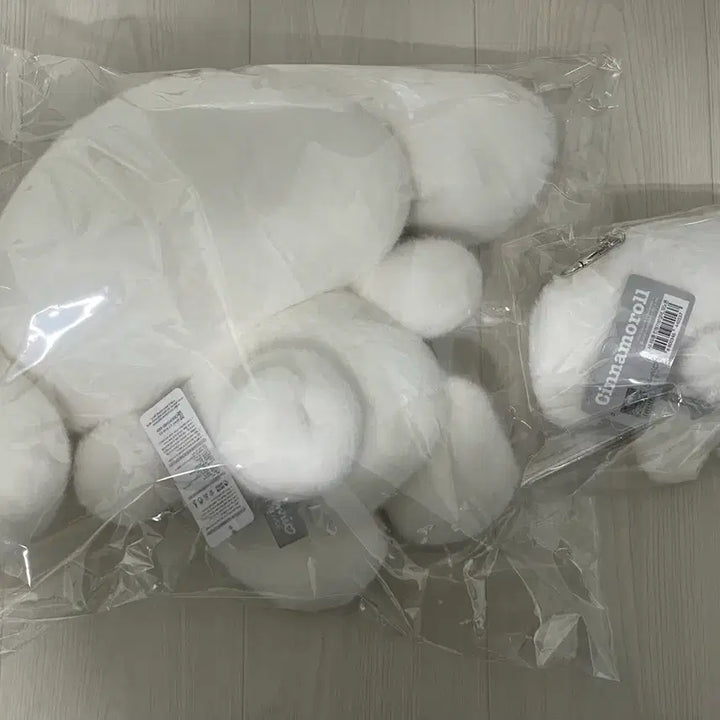 [BUNJANG] Sanrio Cinnamoroll Monotone Grey Plush Set (25cm Doll + 13cm Keyring) / (세트) 산리오 모노톤 그레이 흑백 시나모롤 25cm 13cm 인형 키링