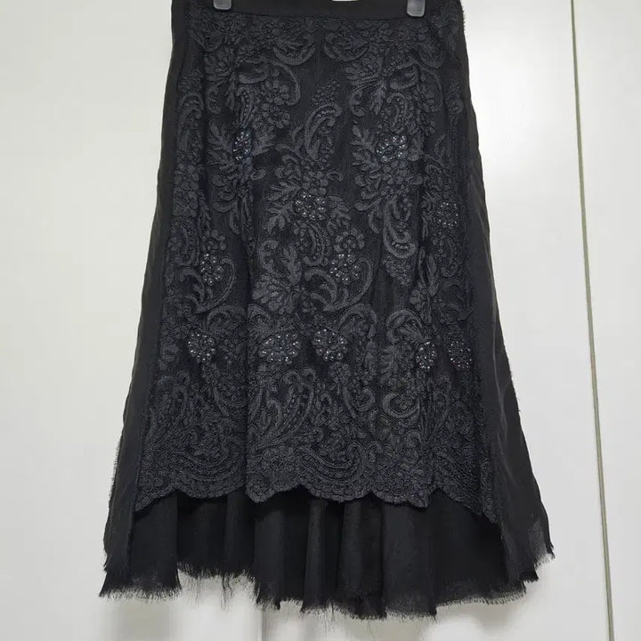 [BUNJANG] Jin Taek Ok Black Lace Beaded Skirt / 진태옥 블랙 레이스 비즈 스커트 (73)