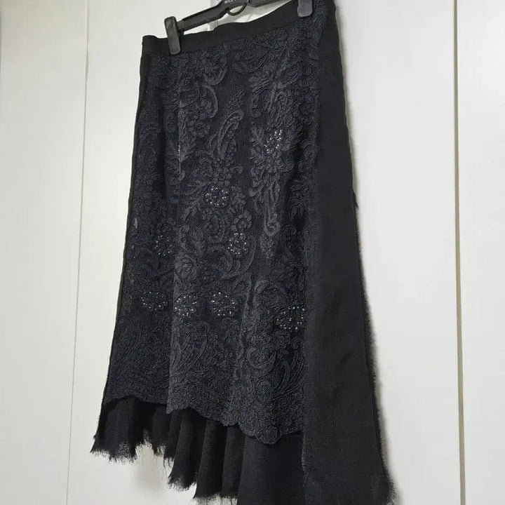 [BUNJANG] Jin Taek Ok Black Lace Beaded Skirt / 진태옥 블랙 레이스 비즈 스커트 (73)