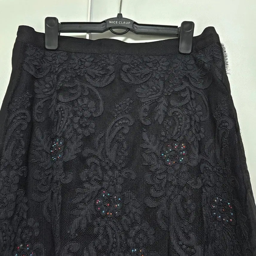 [BUNJANG] Jin Taek Ok Black Lace Beaded Skirt / 진태옥 블랙 레이스 비즈 스커트 (73)