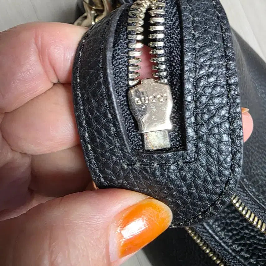 [BUNJANG] Gucci GG Logo Black Leather Shoulder Bag / 구찌 GG 로고 블랙 레더 숄더백