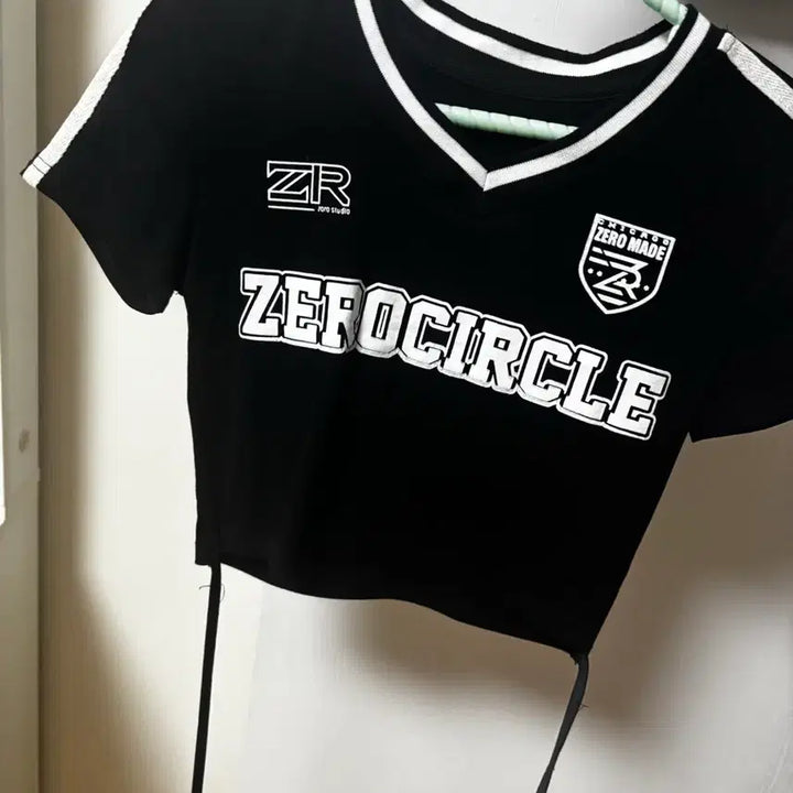 [BUNJANG] ZERO CIRCLE V-Neck Cropped T-Shirt Black / ZERO CIRCLE 크롭 반팔 브이넥 스트릿 티 블랙