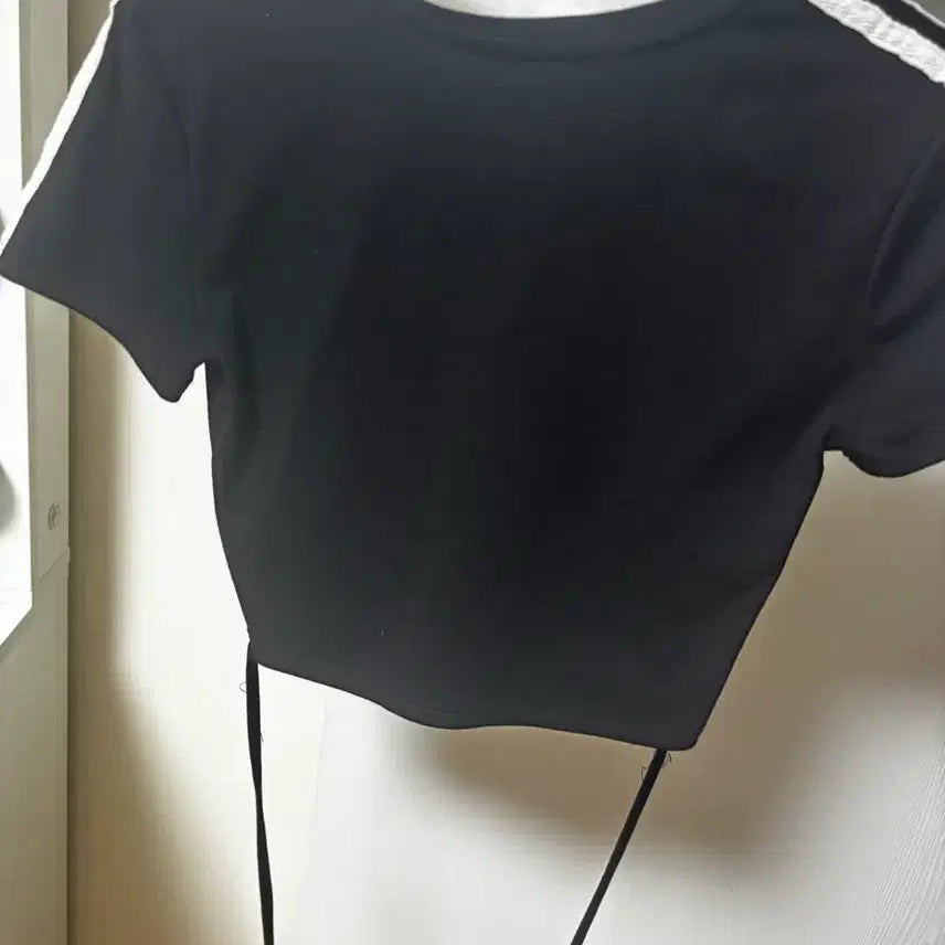 [BUNJANG] ZERO CIRCLE V-Neck Cropped T-Shirt Black / ZERO CIRCLE 크롭 반팔 브이넥 스트릿 티 블랙