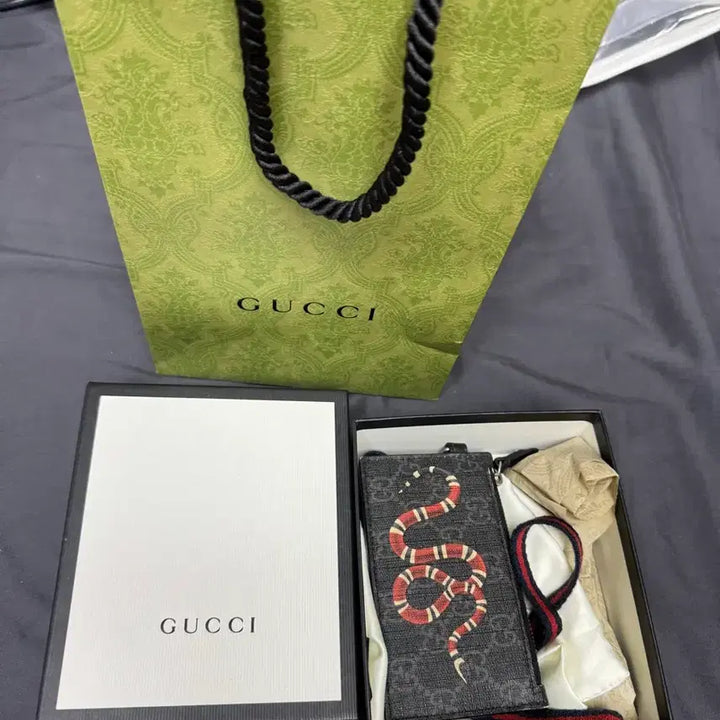 [BUNJANG] Gucci Kingsnake Print GG Supreme Card Case / 구찌 킹스네이크 프린트 GG 수프림 카드 케이스 판매합니다