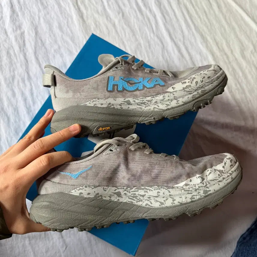 [BUNJANG] Hoka Speedgoat Grey/Blue Running Shoes (245) / 호카 스피드고트 그레이/블루 245