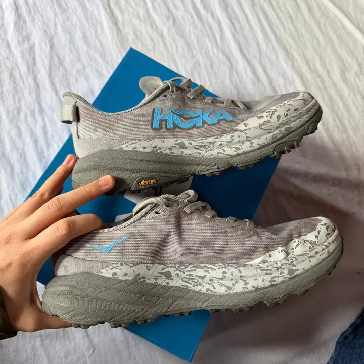 [BUNJANG] Hoka Speedgoat Grey/Blue Running Shoes (245) / 호카 스피드고트 그레이/블루 245