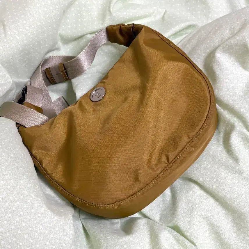 [BUNJANG] Minitmute Cloewaste Khaki Bag / 미닛뮤트 클로웨이스트 카키