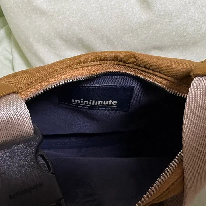 [BUNJANG] Minitmute Cloewaste Khaki Bag / 미닛뮤트 클로웨이스트 카키