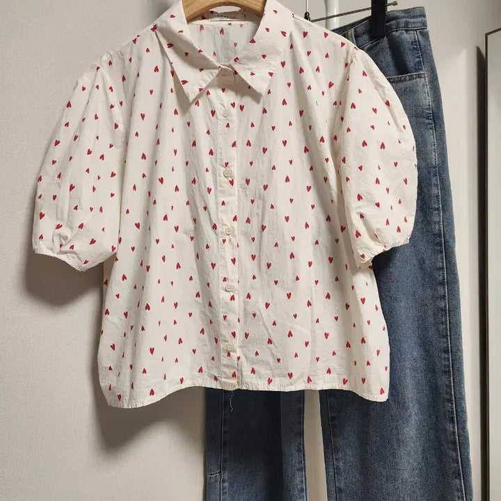 [BUNJANG] Ririn Heart Pattern Short Sleeve Blouse / 리린 하트 패턴 반팔 남방 블라우스