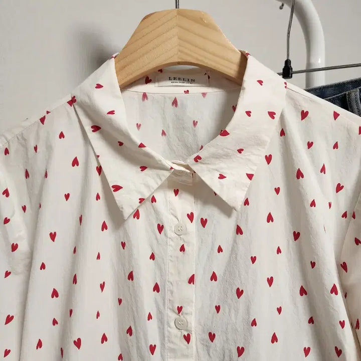 [BUNJANG] Ririn Heart Pattern Short Sleeve Blouse / 리린 하트 패턴 반팔 남방 블라우스