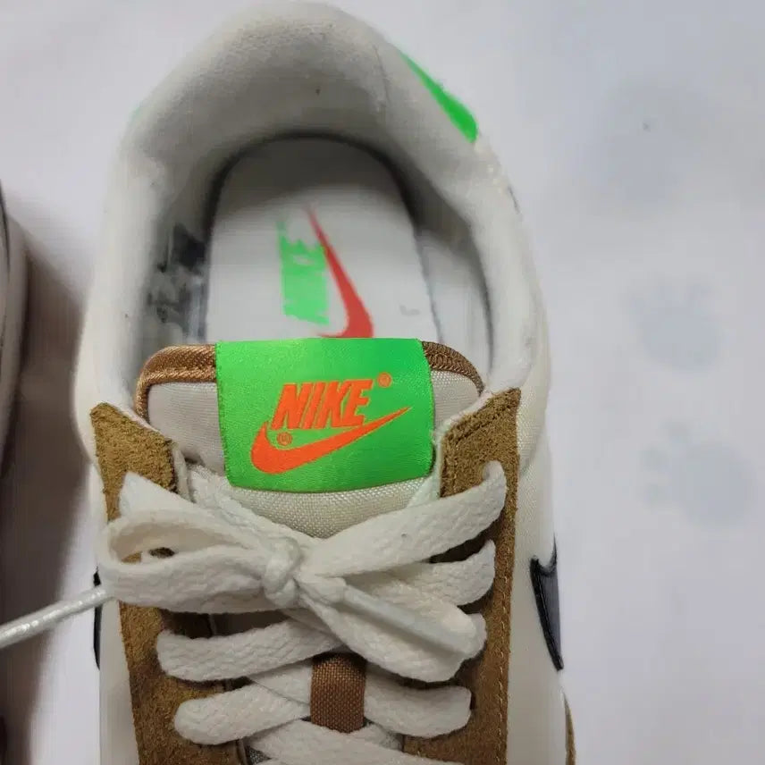[BUNJANG] Nike Daybreak Sneakers / 나이키 데이브레이크 스니커즈 260