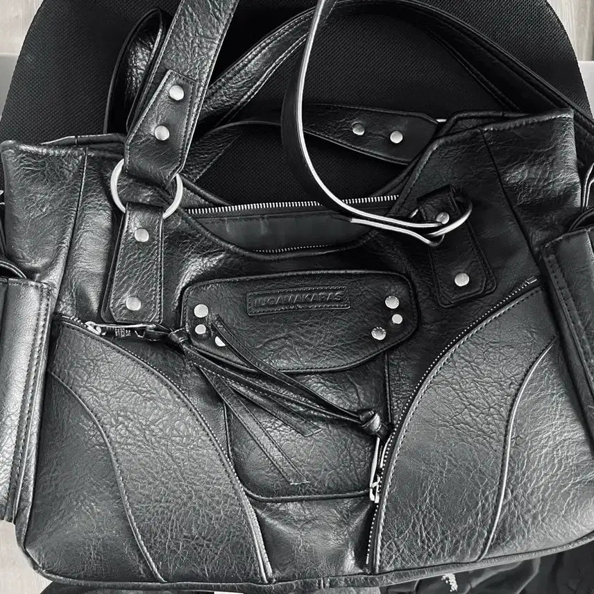 [BUNJANG] Lee Woo Gamas Karas Studded Leather Shoulder Bag Black / 이우가마카라스 스터디드 레더숄더백 블랙