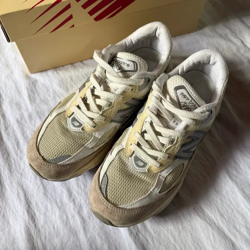 [BUNJANG] New Balance 990 V6 Ivory Sneakers / 뉴발란스 990 V6 240