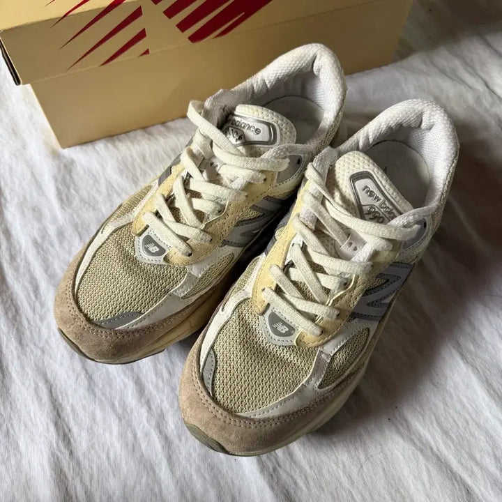[BUNJANG] New Balance 990 V6 Ivory Sneakers / 뉴발란스 990 V6 240