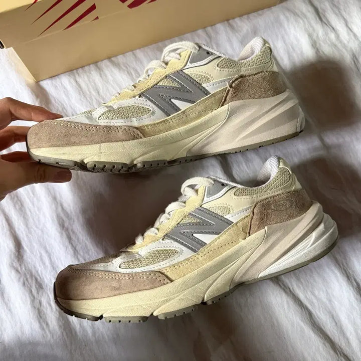 [BUNJANG] New Balance 990 V6 Ivory Sneakers / 뉴발란스 990 V6 240