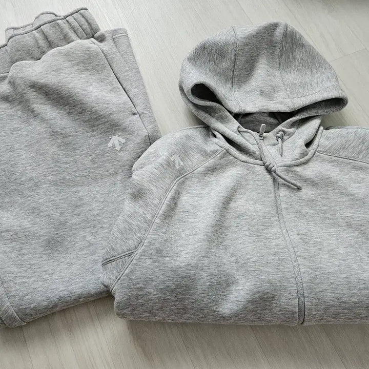 [BUNJANG] Descente Grey Training Suit Set - Size 105 / 데상트 회색 트레이닝복 세트 105