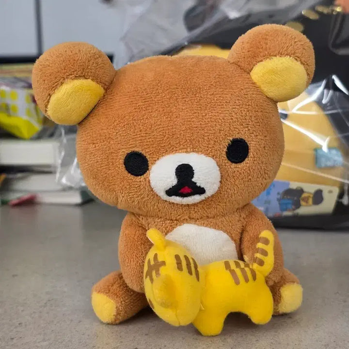 [BUNJANG] Rilakkuma Sitting Tiger Hugging Rilakkuma Plush / 앉아있는 호랑이 안고 있는 리락쿠마