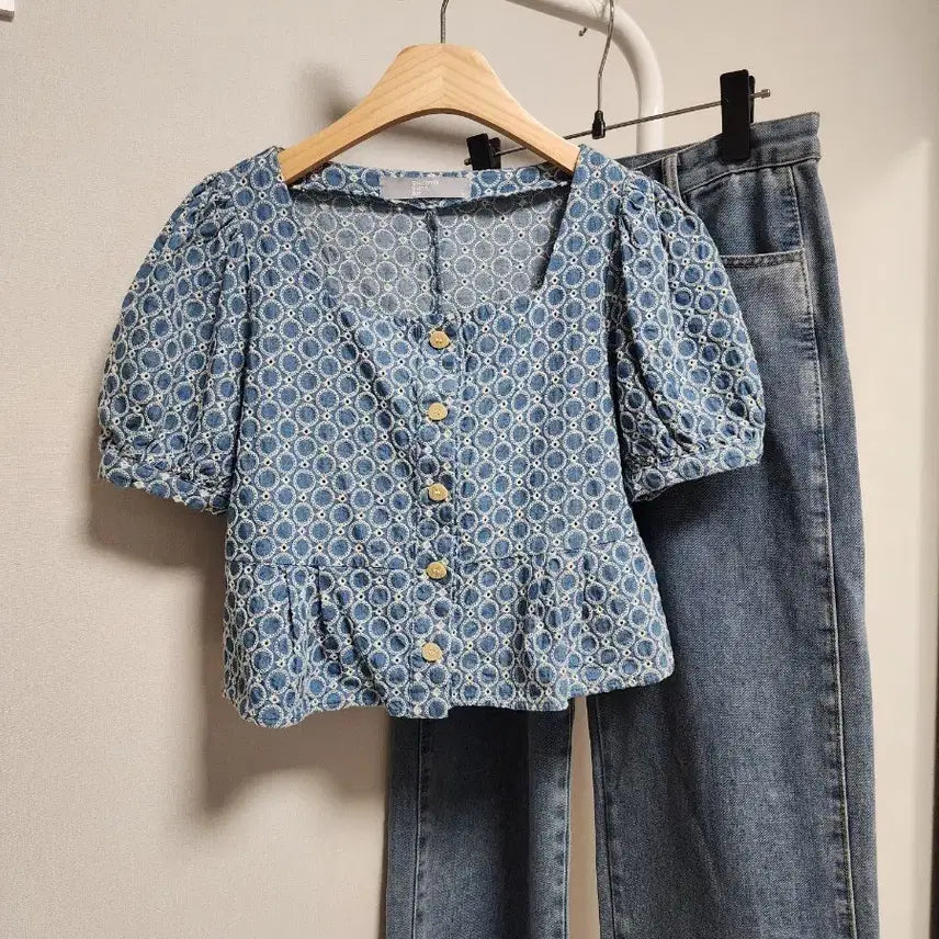 [BUNJANG] 8seconds Punching Short Sleeve Blouse / 에잇세컨즈 펀칭  반팔 블라우스