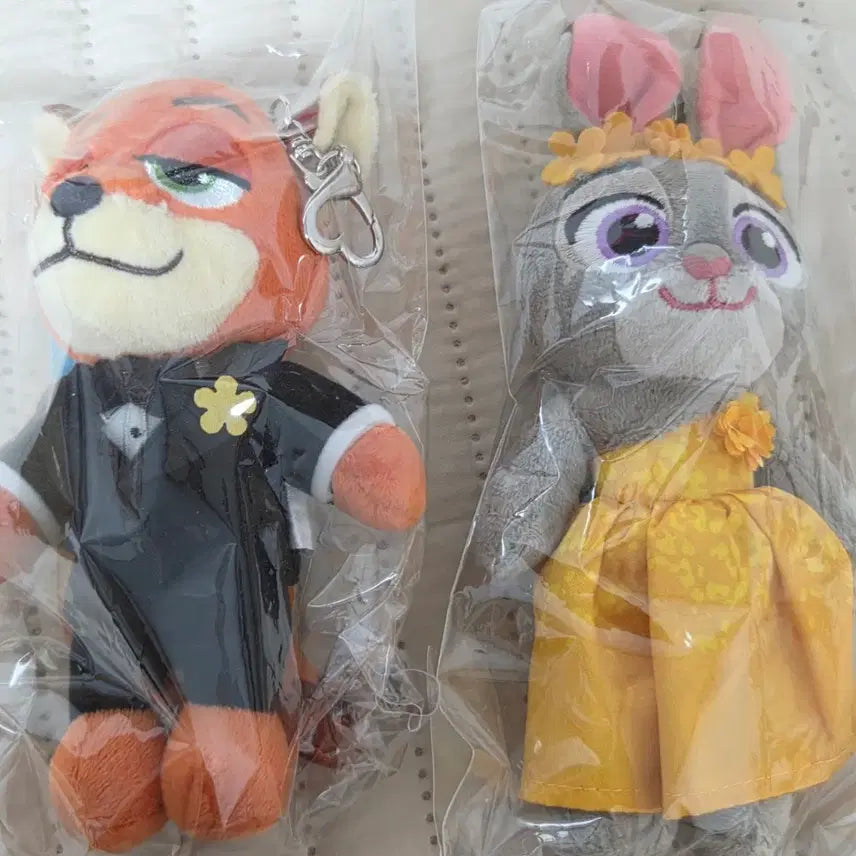 [BUNJANG] Disney Zootopia 2 Nick &amp; Judy Wedding Plush Keychain Set (Sealed) / 미개봉 cgv 주토피아2 닉 주디 웨딩 봉제인형 키링 세트