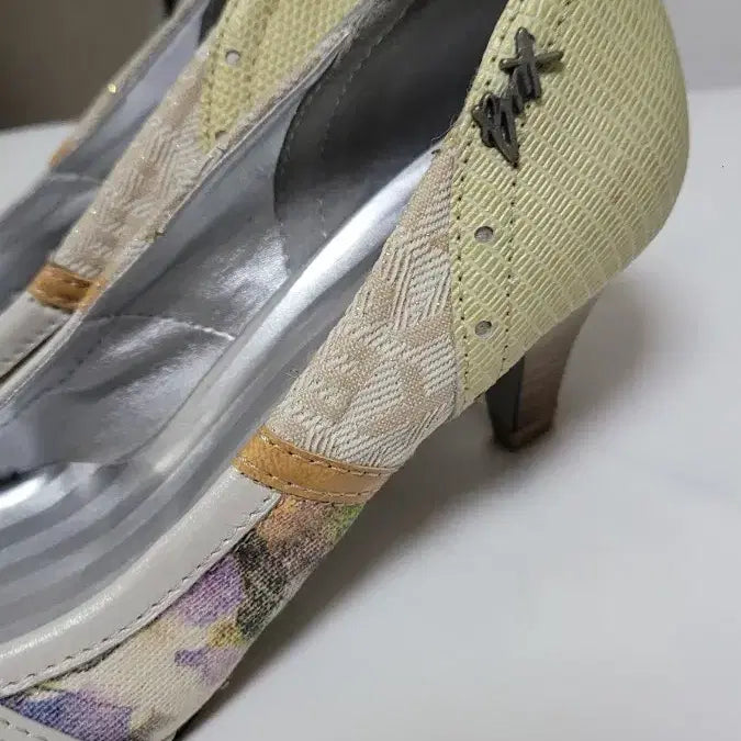 [BUNJANG] BNX Flower Pumps (235mm) / (20만원대) BNX  플라워 펌프스 230mm