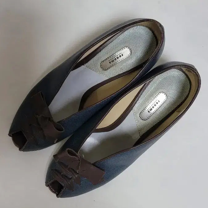 [BUNJANG] Renoma Ribbon Pumps (Navy/Brown, 230mm) / 레노마 리본 펌프스 (230mm)