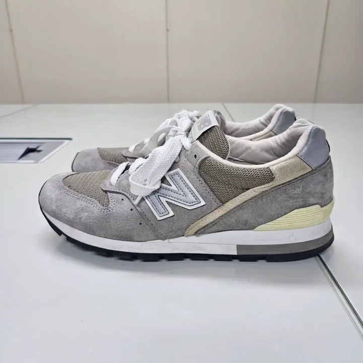 [SOLD OUT] 뉴발란스 996 USA 그레이 스웨이드 운동화