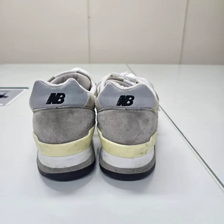 [SOLD OUT] 뉴발란스 996 USA 그레이 스웨이드 운동화