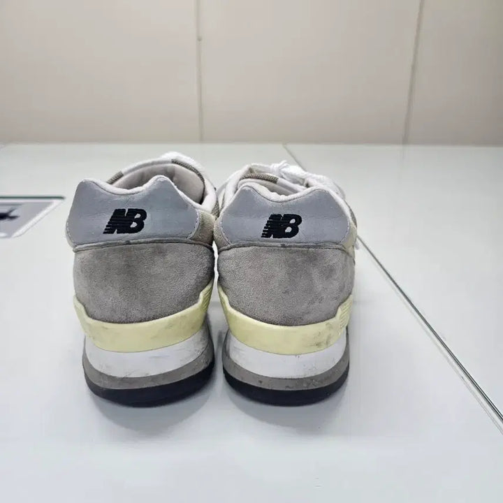 [SOLD OUT] 뉴발란스 996 USA 그레이 스웨이드 운동화