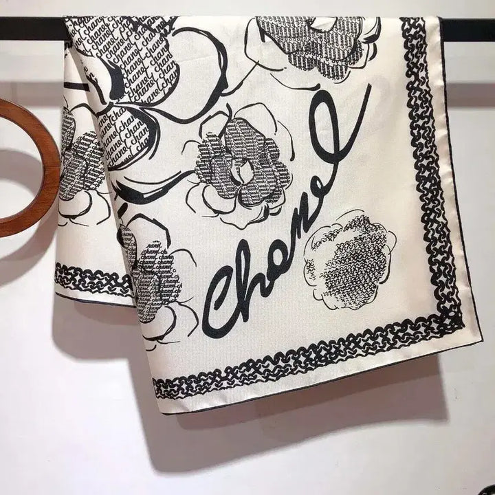 [BUNJANG] Chanel Camellia Pattern Silk Scarf 90x90cm Ivory/White Black Print / 샤넬 스카프