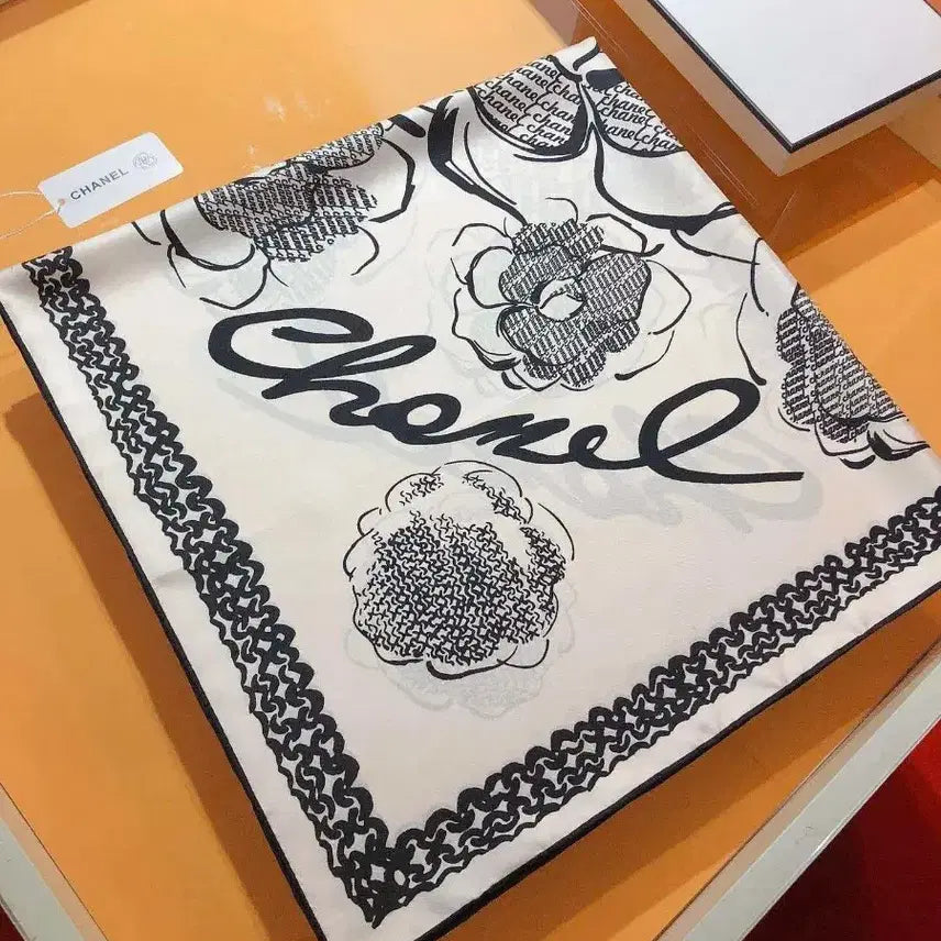 [BUNJANG] Chanel Camellia Pattern Silk Scarf 90x90cm Ivory/White Black Print / 샤넬 스카프