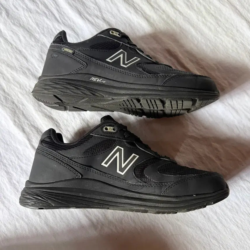 [BUNJANG] New Balance 880 Gore-Tex Walking Shoes / 뉴발란스 880 고어텍스 트래킹화