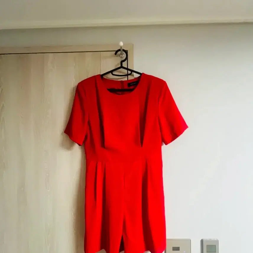 [BUNJANG] Red Short-Sleeve Jumpsuit / 레드 반팔 점프수트