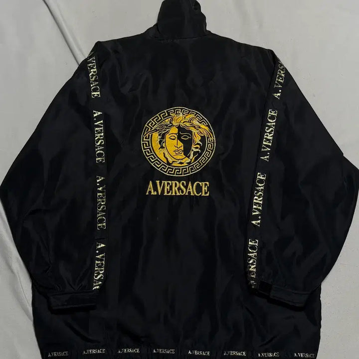 [BUNJANG] Versace Windbreaker Jacket - Size Medium / 베르사체 바람막이 M
